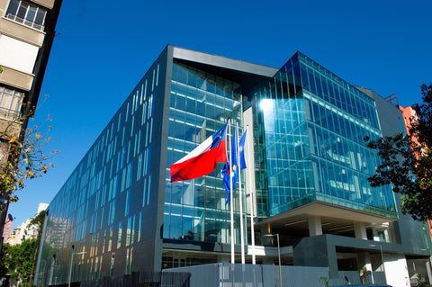 U. de Chile, Escuela de Gobierno y Gestión Pública con Astas de Bandera PTJ