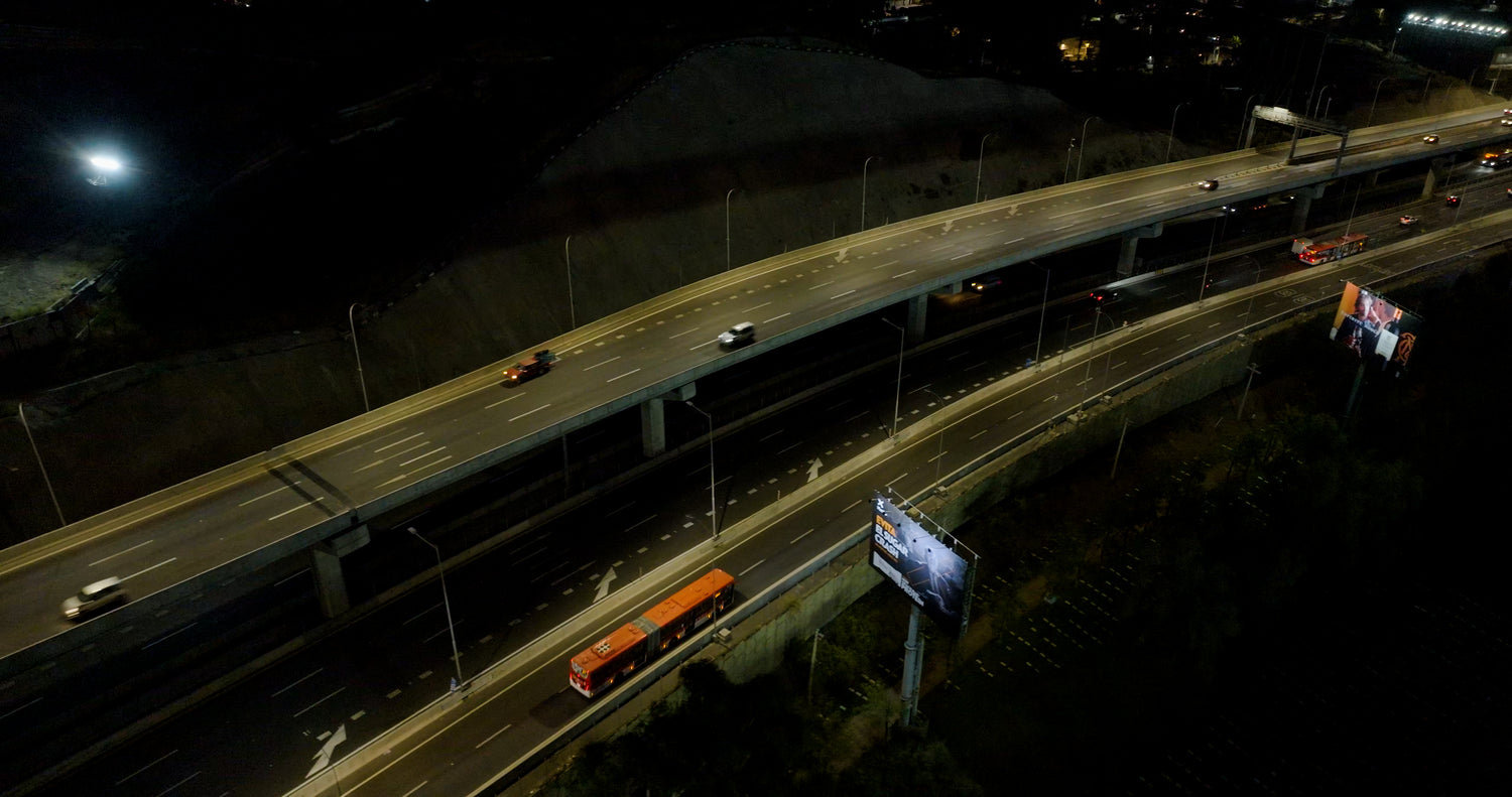 Postes PTJ en Autopista Americo Vespucio Oriente (AVO tramo 1)