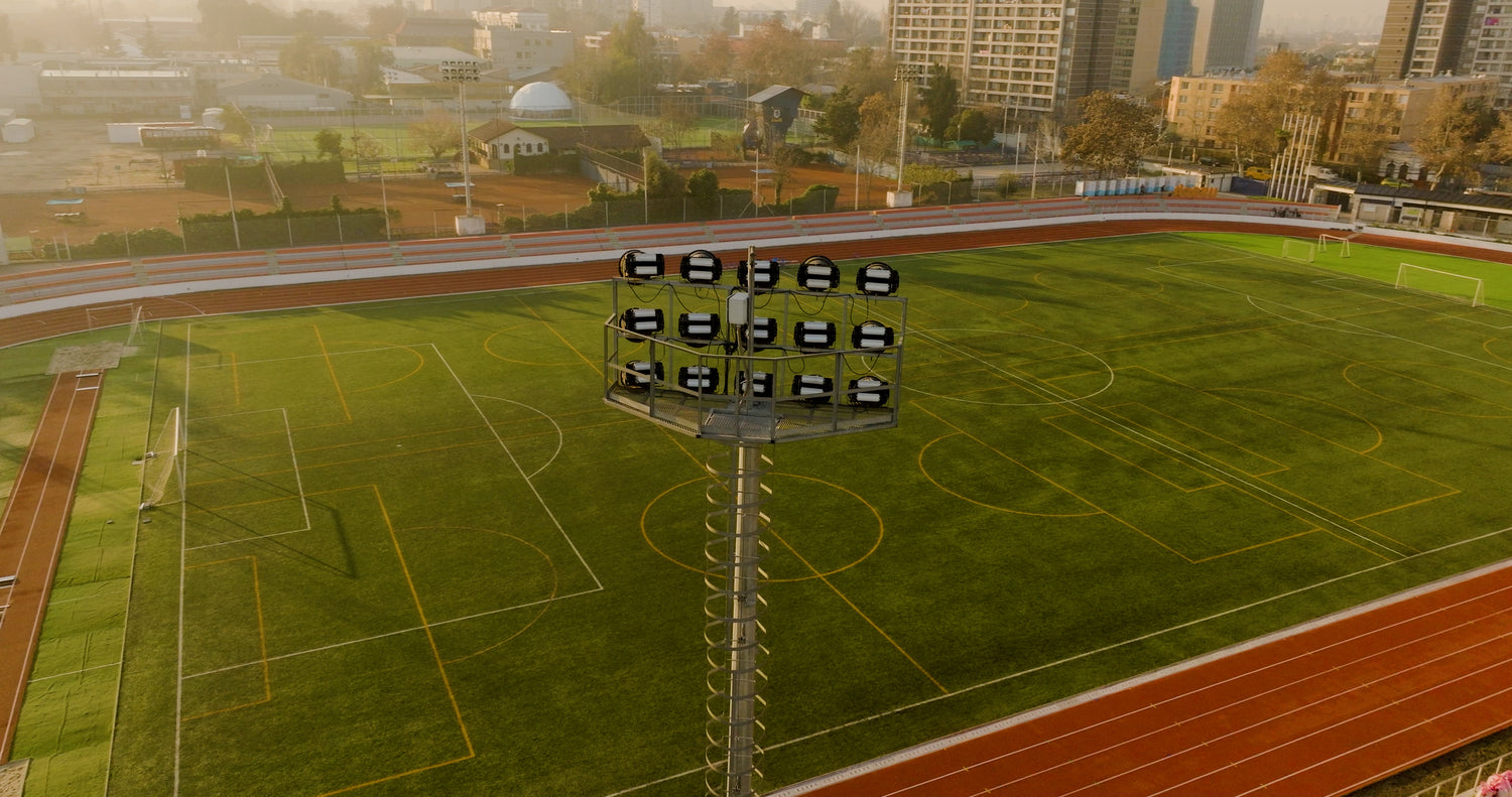 Torres PTJ para Iluminación Deportiva en el Estadio USACH