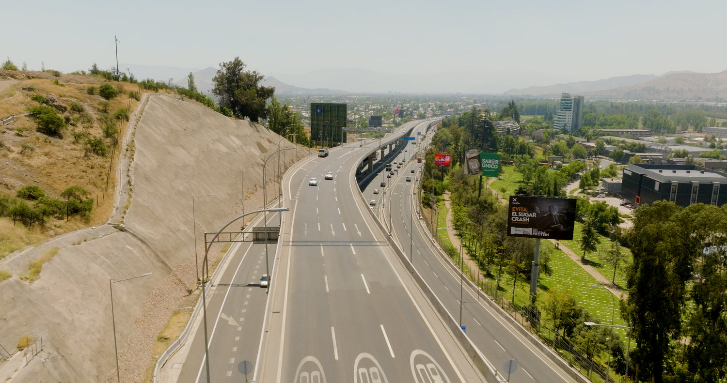 Postes PTJ en Autopista Americo Vespucio Oriente (AVO tramo 1)