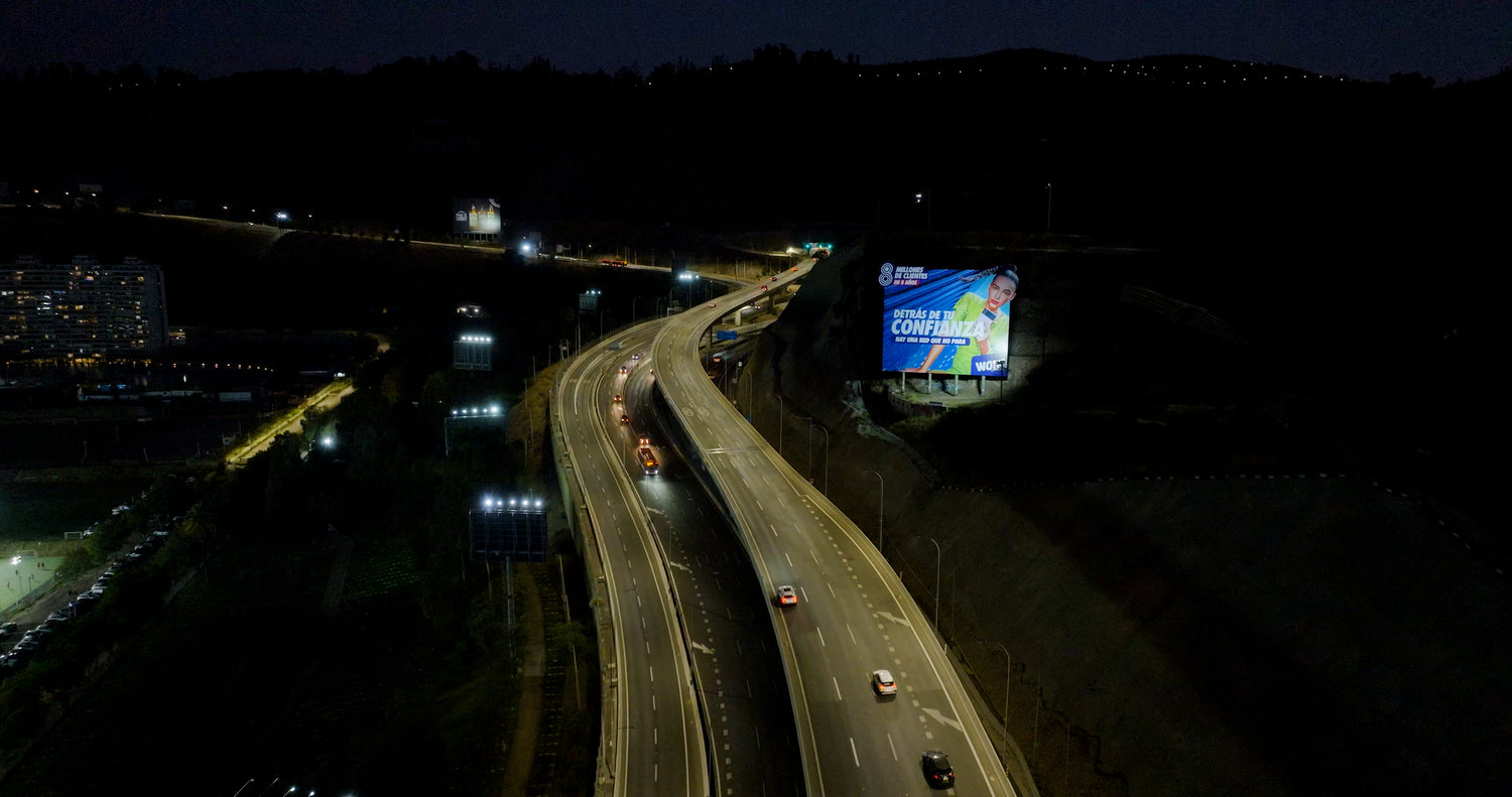 Postes PTJ en Autopista Americo Vespucio Oriente (AVO tramo 1)