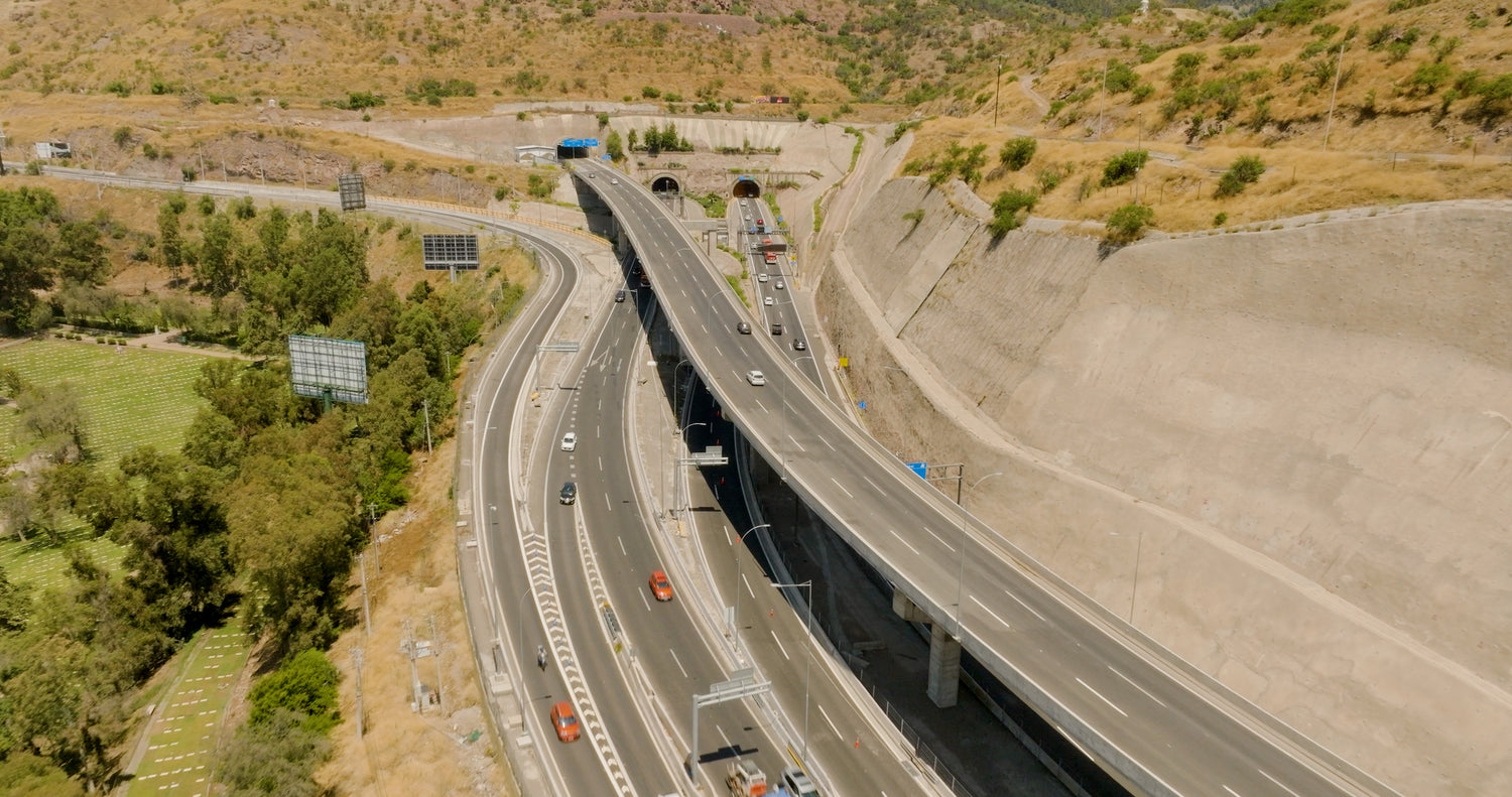 Postes PTJ en Autopista Americo Vespucio Oriente (AVO tramo 1)