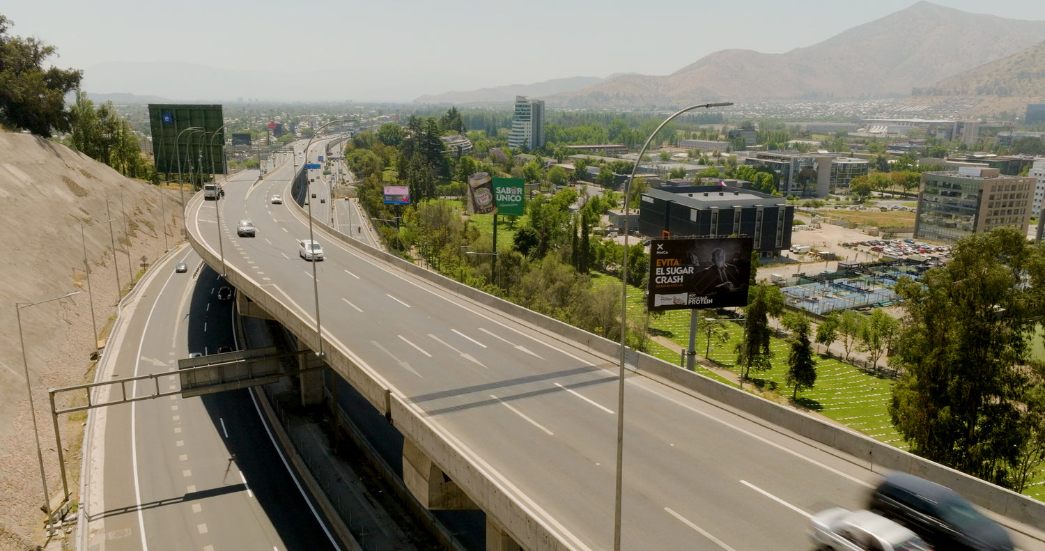 Postes PTJ en Autopista Americo Vespucio Oriente (AVO tramo 1)