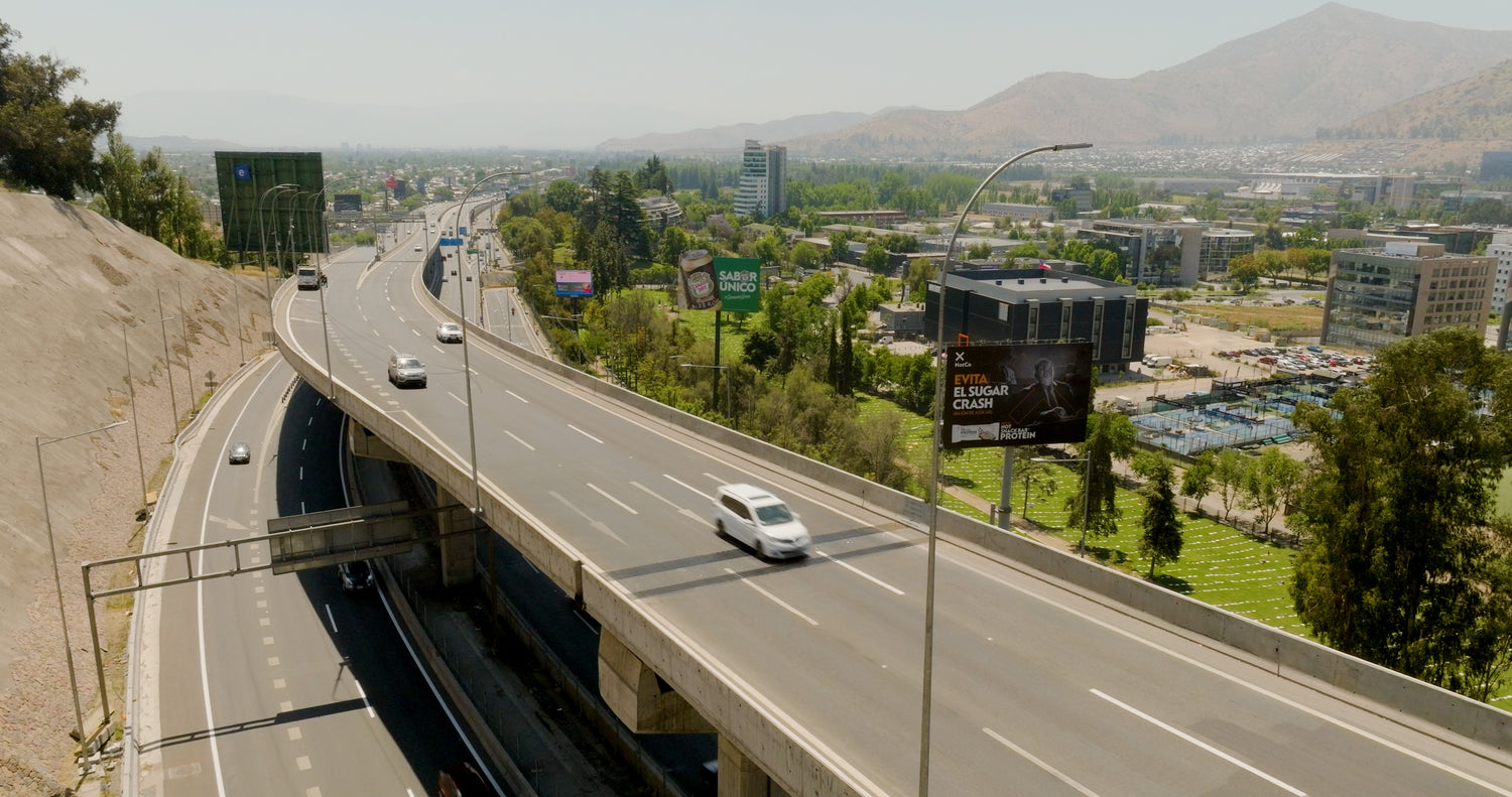Postes PTJ en Autopista Americo Vespucio Oriente (AVO tramo 1)