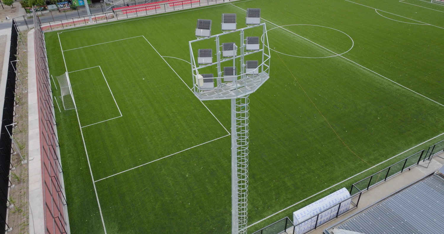 Iluminando el sueño de San Miguel: Los Mástiles PTJ, protagonistas del nuevo Estadio La Montura