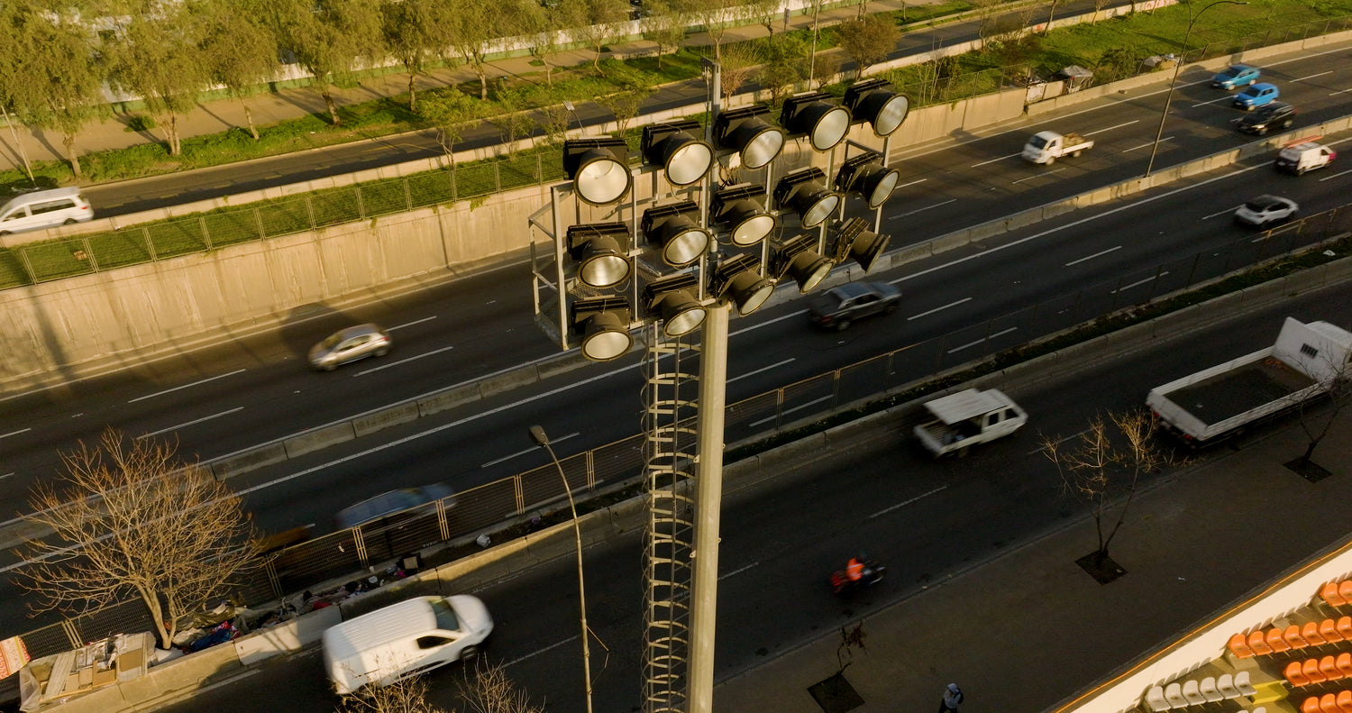 Torres PTJ para Iluminación Deportiva en el Estadio USACH