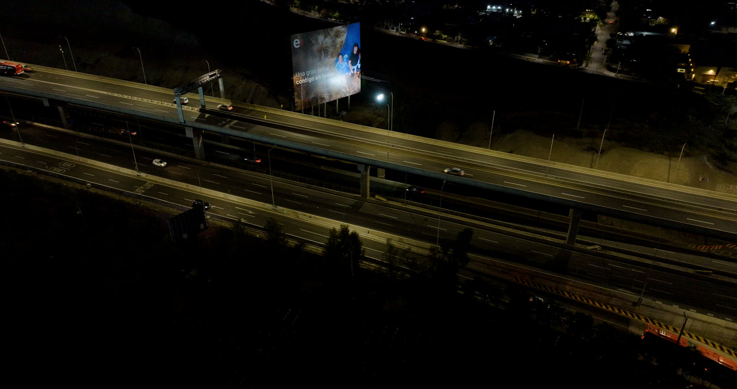 Postes PTJ en Autopista Americo Vespucio Oriente (AVO tramo 1)