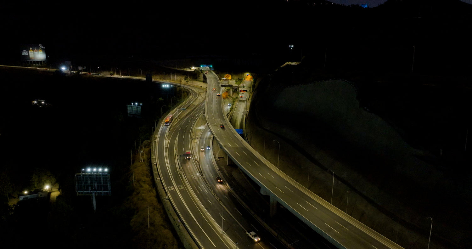 Postes PTJ en Autopista Americo Vespucio Oriente (AVO tramo 1)