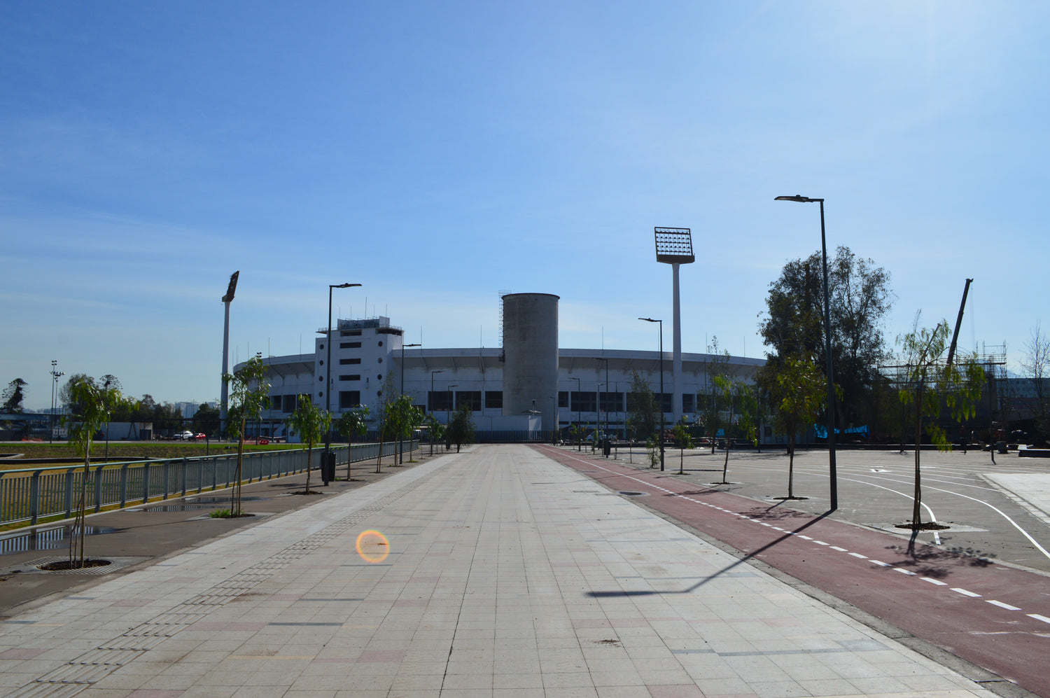 Sendas multipropósito en Parque Estadio Nacional equipada con postes Nobu